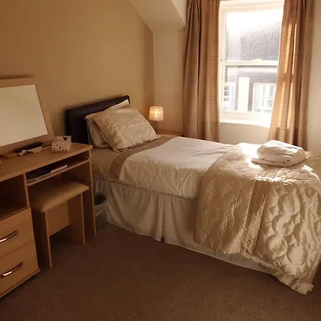 The Golden Lion Bed and Breakfast 3*