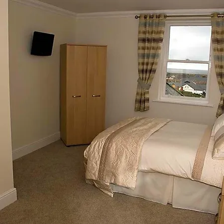 The Golden Lion 3* Maryport