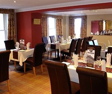 The Golden Lion Nocleg ze śniadaniem 3*